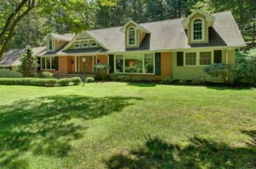 26 Mountainside Drive, Colts Neck, NJ Presented by Toni Daddio.