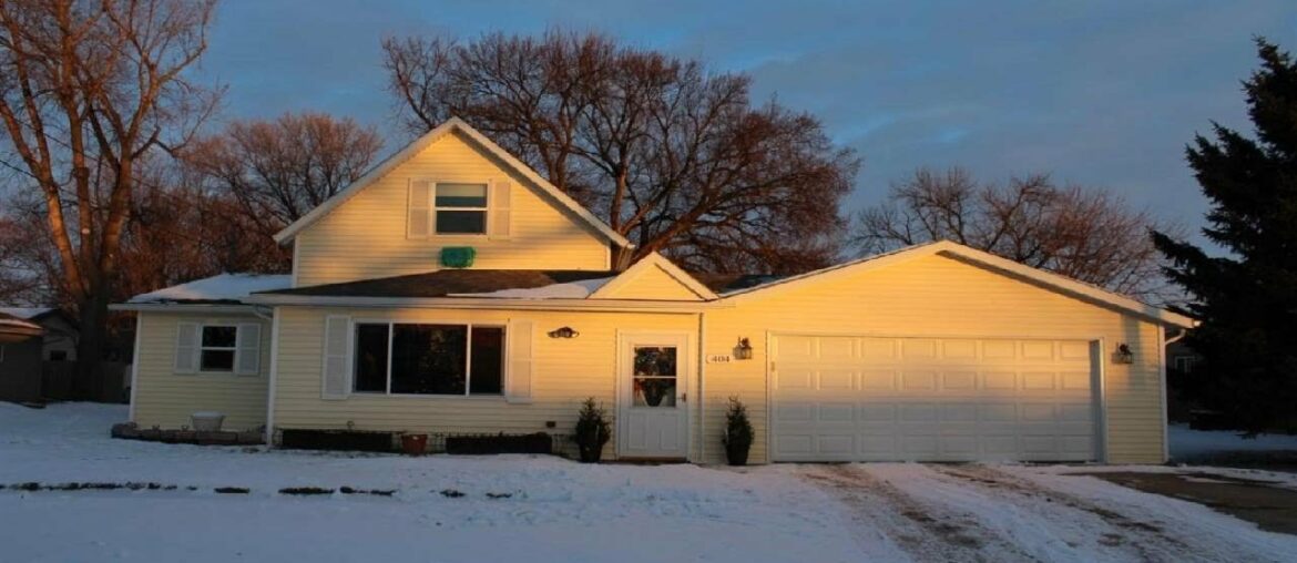 404 Prairie St, Harrisburg, SD Presented by Dave Mettler. 404 Prairie St, Harrisburg, SD Presented by Dave Mettler.