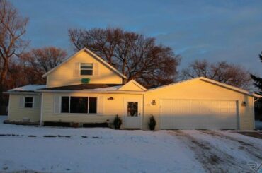 404 Prairie St, Harrisburg, SD Presented by Dave Mettler.