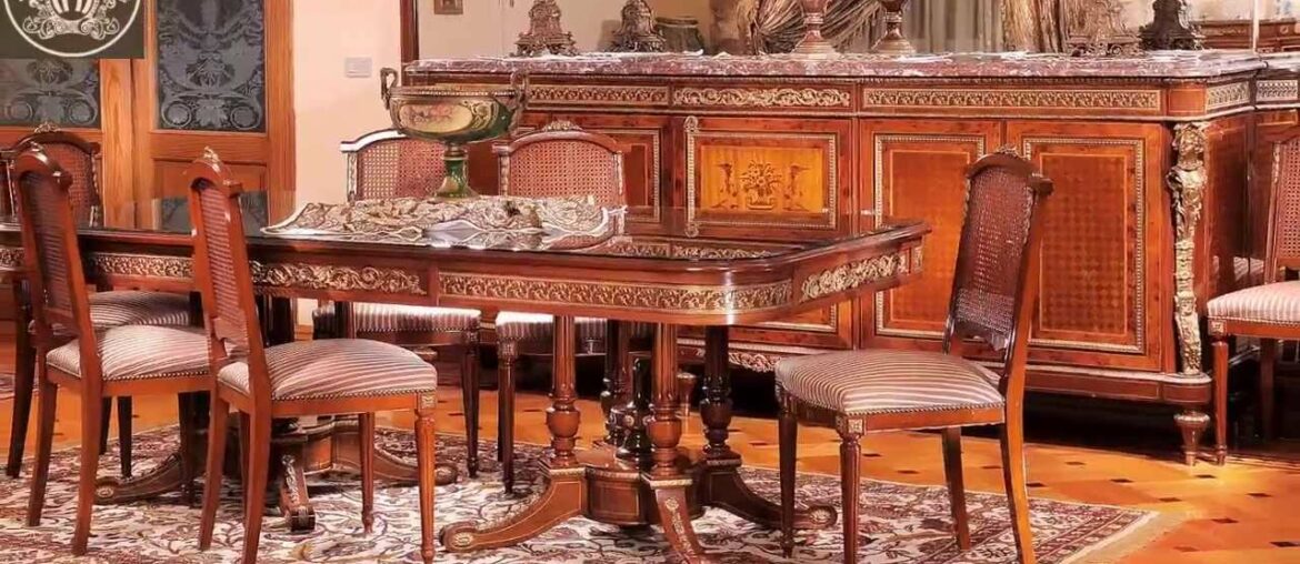 Galerie de France dining table.