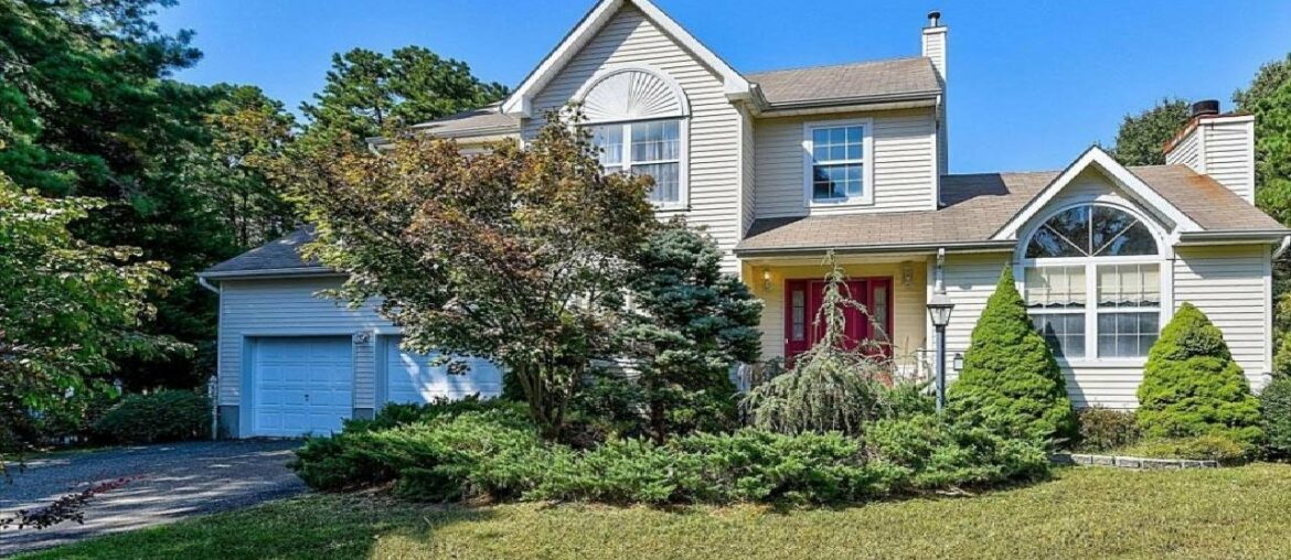 4 Chris Ann Court, Jackson, NJ Presented by Toni Daddio. 4 Chris Ann Court, Jackson, NJ Presented by Toni Daddio.