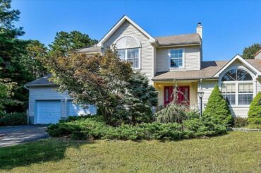 4 Chris Ann Court, Jackson, NJ Presented by Toni Daddio.