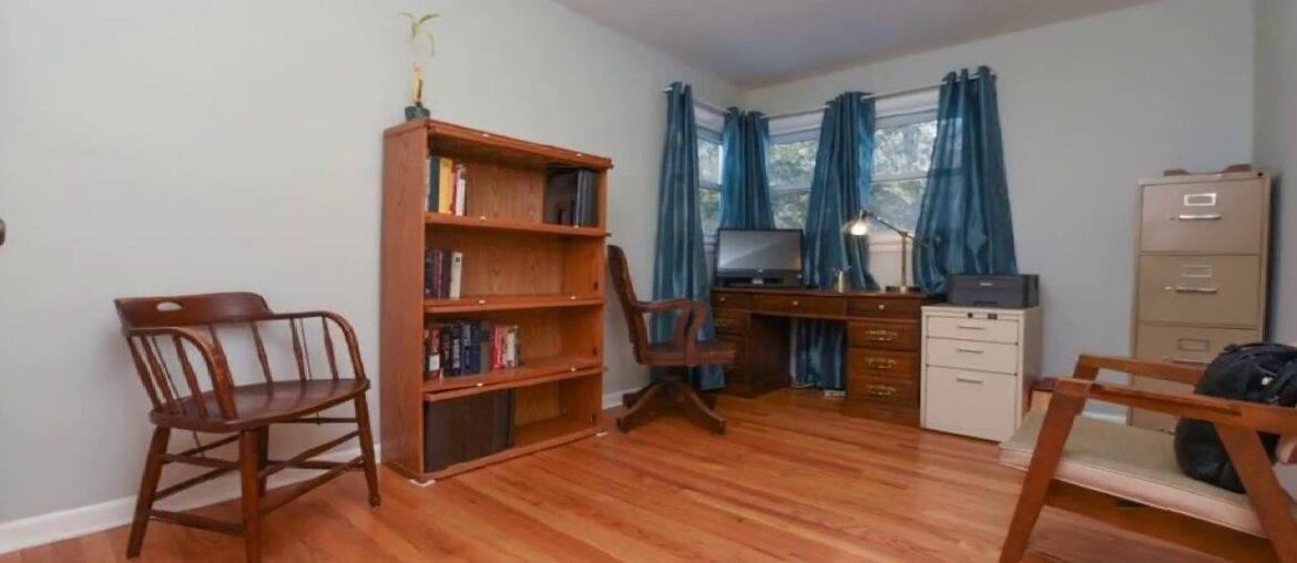 174 LAKE HILL RD, Glenville, NY Presented by Marion DeSantis.