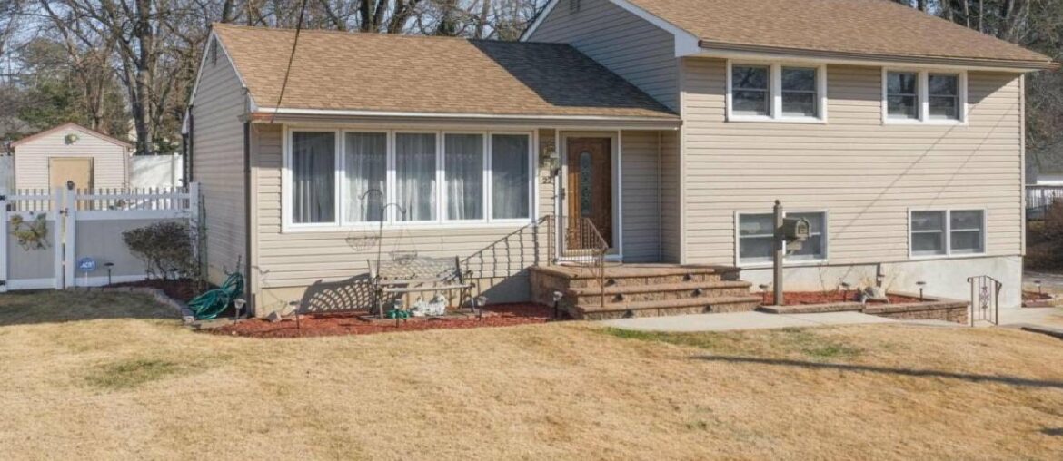 22 ALDEN ROAD, GIBBSBORO, NJ Presented by Nancy Kowalik. 22 ALDEN ROAD, GIBBSBORO, NJ Presented by Nancy Kowalik.