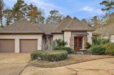 108 FRENCHMAN'S CAY, Ridgeland, MS Presented by Loretta Martello.