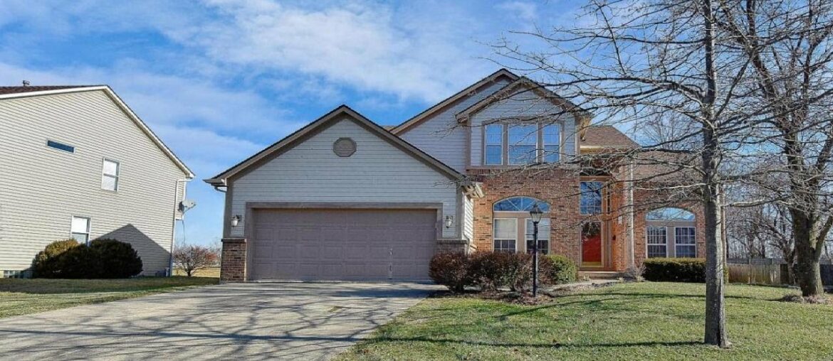 720 Montmorency Drive E, Pickerington, OH Presented by Darlene Kuzmic. 720 Montmorency Drive E, Pickerington, OH Presented by Darlene Kuzmic.