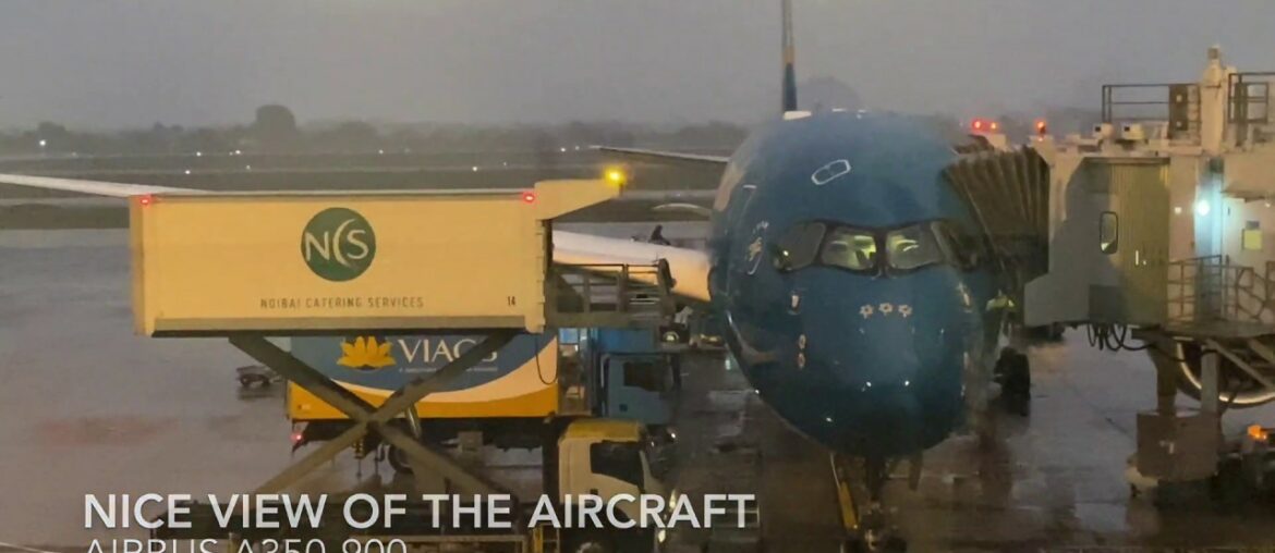 Paris CDG to Hanoi Vietnam Airlines Business Class Airbus A350 VN18 [Flight Review]