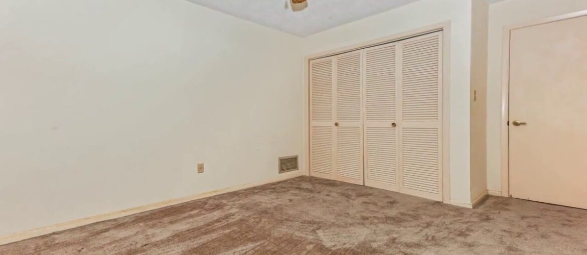 1116 NW 112 Terrace, Gainesville, FL Presented by Team Dynamo.