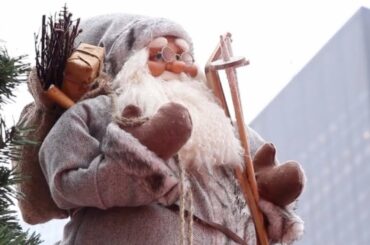 Old and New Traditions at Paris Christmas Market | NTDTV