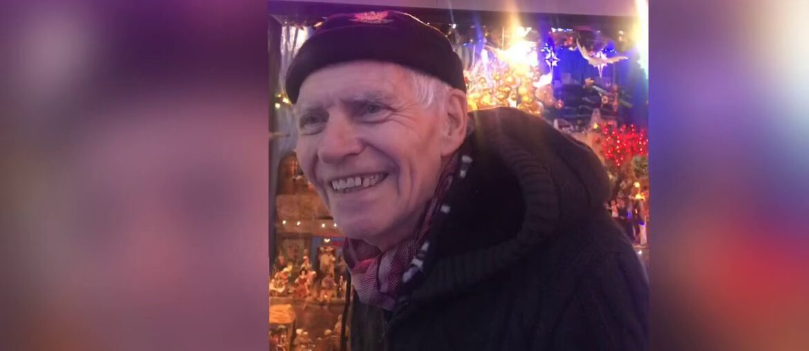 Old couple made a100thousand Ligths in there house.