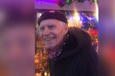 Old couple made a100thousand Ligths in there house.