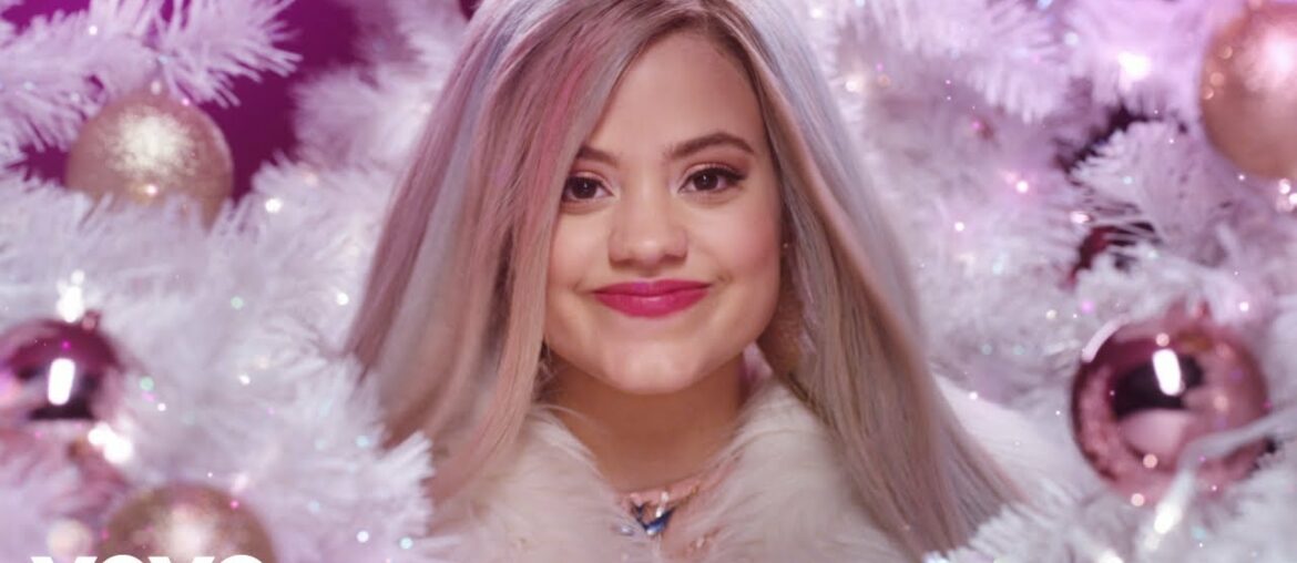 Sarah Jeffery, Jadah Marie – Audrey's Christmas Rewind Sarah Jeffery, Jadah Marie - Audrey's Christmas Rewind