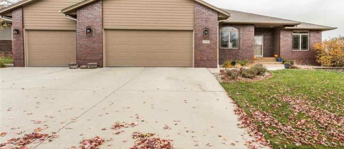 1509 W Killarney St, Sioux Falls, SD Presented by Allen Edge Team. 1509 W Killarney St, Sioux Falls, SD Presented by Allen Edge Team.