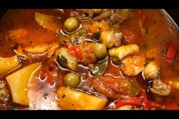 Fricasé de pollo (chicken fricasse)