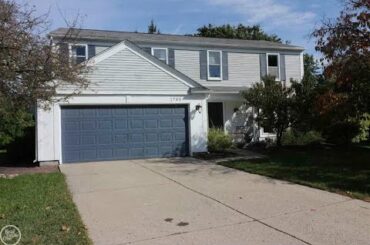 2703 Greenway Cir, Lake Orion, MI - 31397697