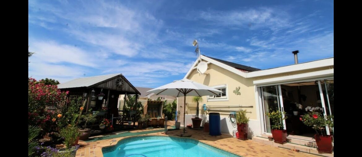 R2,695,000 | 4 Bedroom House For Sale in Table View