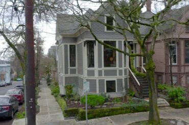 3404 SW Water Avenue - Portland, OR 97239