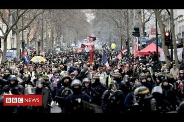 French PM offers compromise to end pension strike