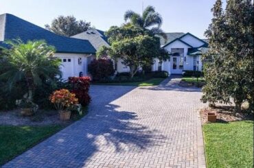 528 Sunset Pointe Drive