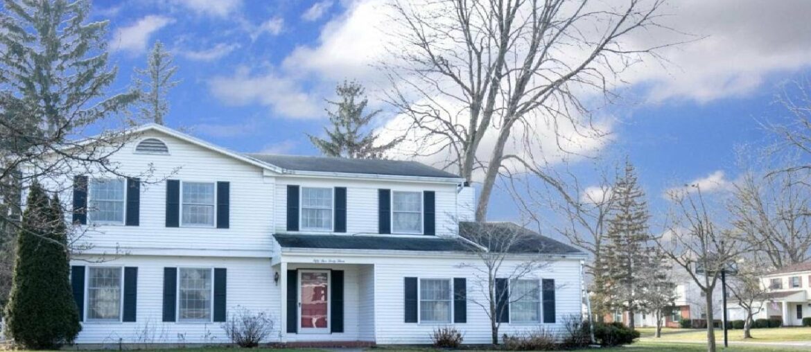 5543 Wadsworth Drive, Sylvania, OH Presented by Epic Homes Group.