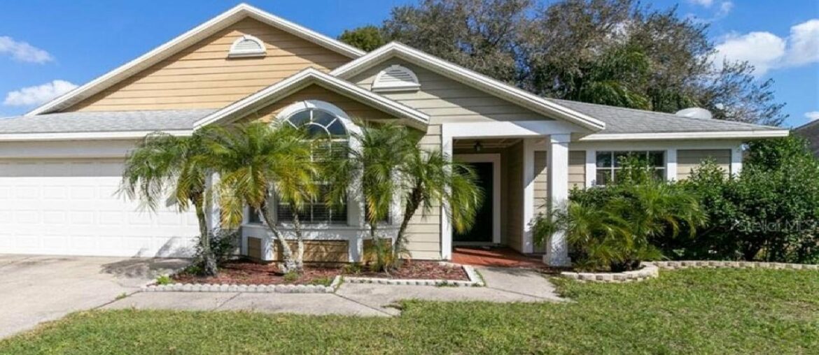 2515 LOGANDALE DRIVE, ORLANDO, FL Presented by The Nickley Group Home Advisors.