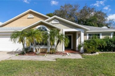 2515 LOGANDALE DRIVE, ORLANDO, FL Presented by The Nickley Group Home Advisors.