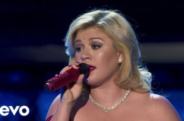 Kelly Clarkson - Silent Night ft. Trisha Yearwood, Reba McEntire