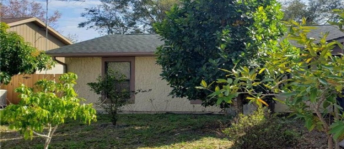 4051 PALAU DRIVE, SARASOTA, FL Presented by The Furlan Group.