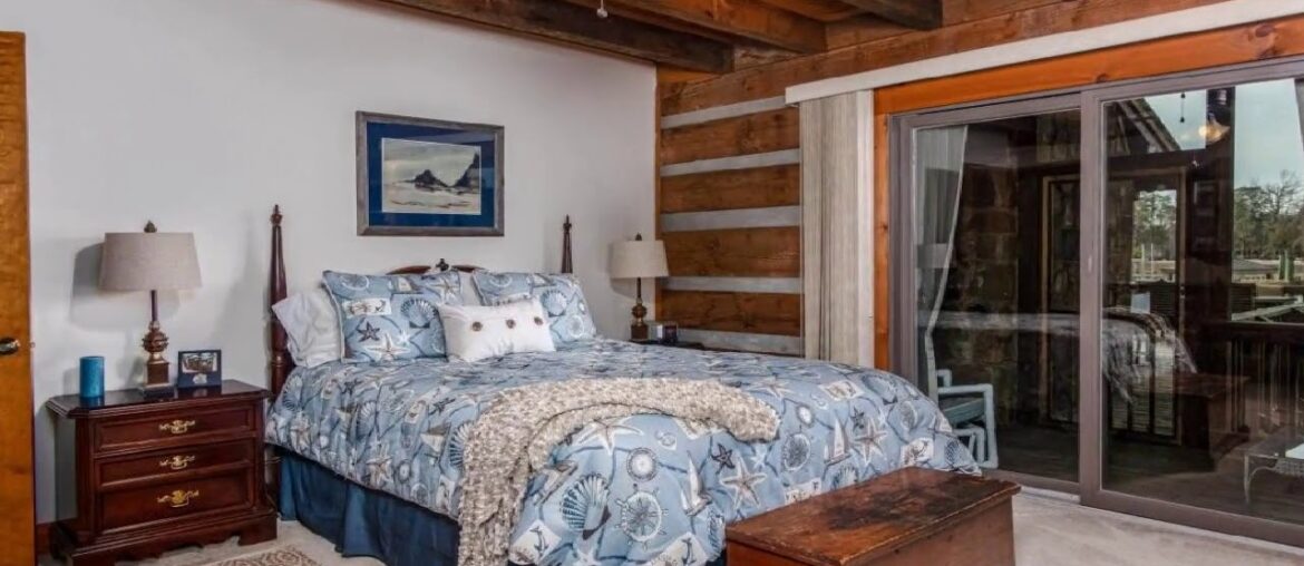 210 Club Point Drive, Cape Carteret, NC Presented by Jaime &  Shannon.