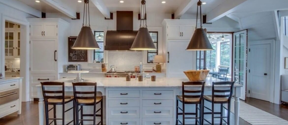 HIGHLY DETAILED HOME OFFERS SUNSET VIEWS HIGHLY DETAILED HOME OFFERS SUNSET VIEWS