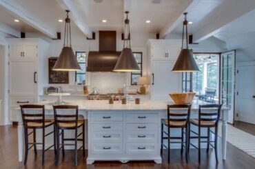 HIGHLY DETAILED HOME OFFERS SUNSET VIEWS