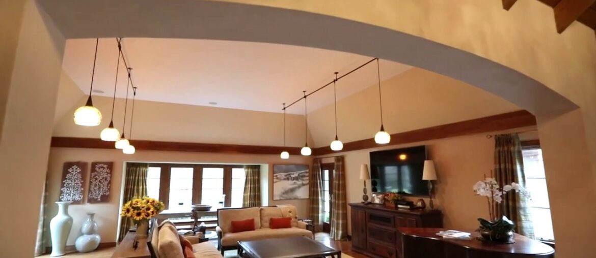 STERLING: 150 Horseshoe Interior