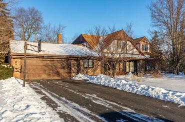 2080 Lagoon Drive, Okemos, MI 48864