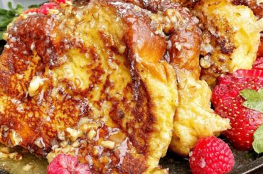 BUTTER PECAN FRENCH TOAST | WITH  HOMEMADE BUTTER SYRUP