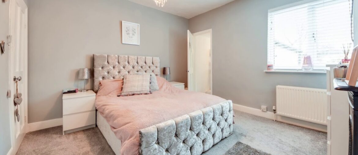 For Sale - Rock Road, Finedon, NN9 5EL - £160,000