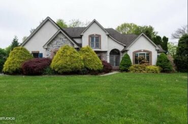 RE/MAX Realty Associates - 16 Cherish Drive