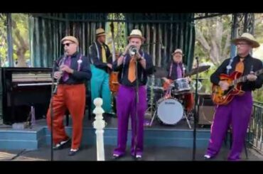 4K 24p Royal Street Bachelors Jazz Band at the French Market Disneyland (Anaheim, California)