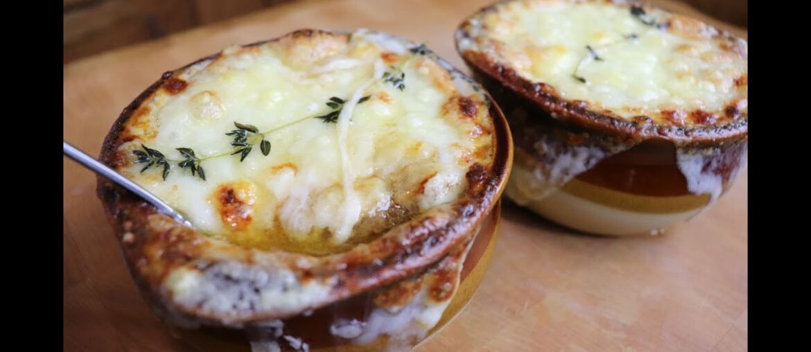 Instant Pot!French Onion Soup! Onion! Baguette! Thyme! Cheese! Beef Stock! Garlic! Swiss Cheese!