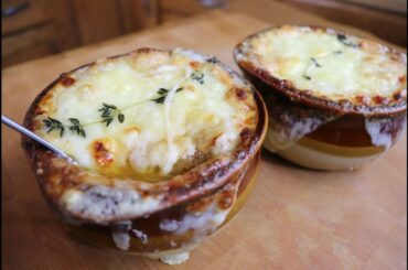 Instant Pot!French Onion Soup! Onion! Baguette! Thyme! Cheese! Beef Stock! Garlic! Swiss Cheese!