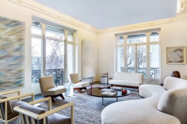 EXCEPTIONAL SPLIT-LEVEL APARTMENT OVERLOOKING THE CHAMP-DE-MARS