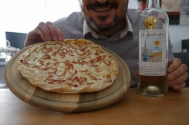 ASMR Eating French Food – Tarte Flambée (Flammkuchen) + Le Galantin Bandol Wine
