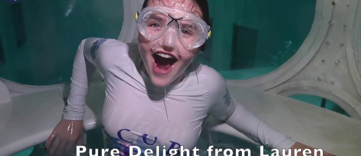 Deep Dining at Nemo 33 in an Underwater Restaurant Deep Dining at Nemo 33 in an Underwater Restaurant