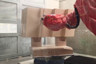 Robots and Masons Craft a Wavy Wall of Solid Stone at France’s Delas Frères Winery