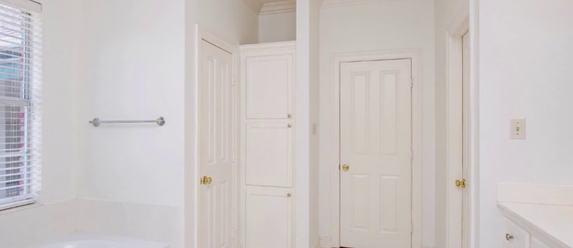 Home for sale Baton Rouge- 4 beds 3 full baths – 17530 Pecan Shadows Dr. Baton Rouge, LA 70810 Home for sale Baton Rouge- 4 beds 3 full baths - 17530 Pecan Shadows Dr. Baton Rouge, LA 70810