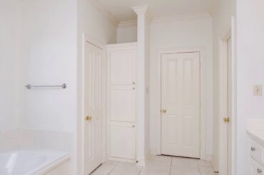 Home for sale Baton Rouge-  4 beds 3 full baths - 17530 Pecan Shadows Dr. Baton Rouge, LA 70810