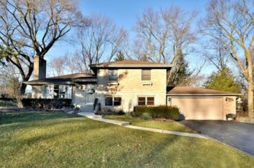 Video tour of Residential at 22W784 Tamarack Drive, Glen Ellyn, IL 60137