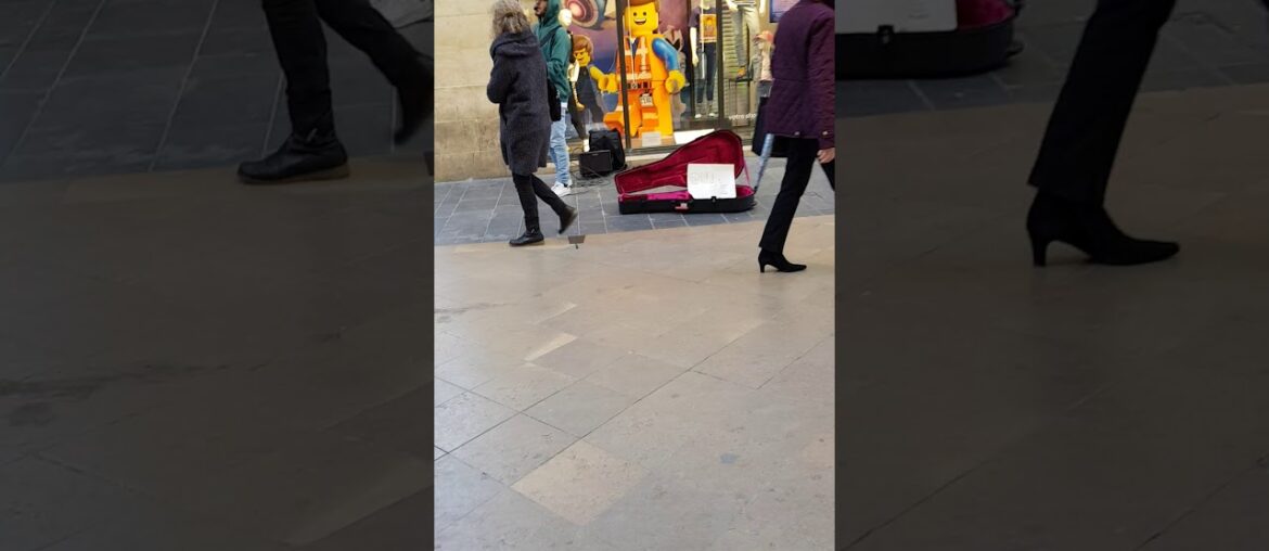 France Bordeaux sokaklarından bir bölüm.