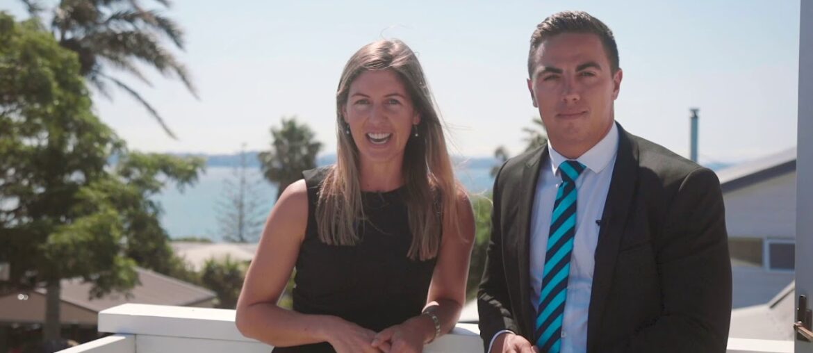 1354 Whangaparaoa Road, Army Bay - Anita Dobson & Kieran Barakat