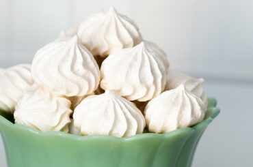 Vanilla Meringue Cookies Recipe | meringue kisses