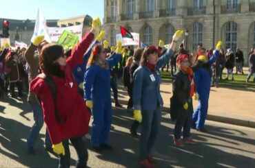 Flash-mob livens up anti-pension reform march in Bordeaux | AFP